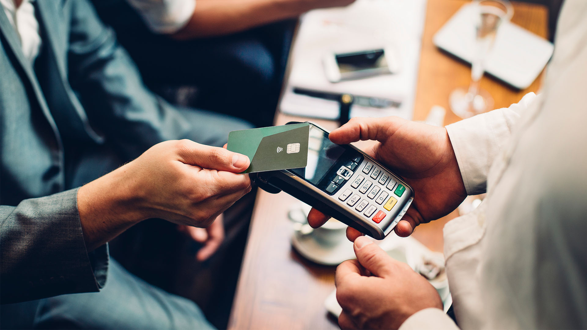Making payment. Оплата. Безналичные платежи. Оплата картой. Безналичная оплата.